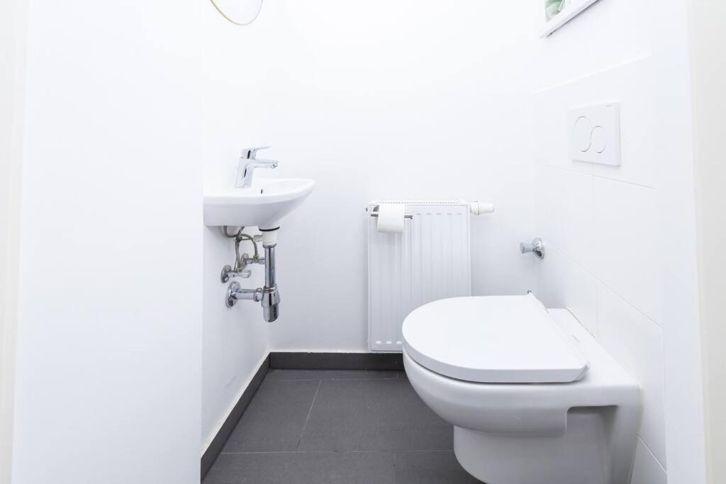 Orestaliving - Spacious 2Br On The Danube Canal Wina Bagian luar foto
